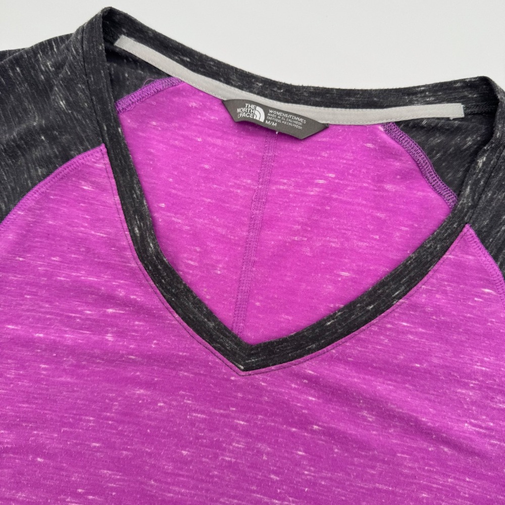 The North Face Womens V-Neck Active Tee Purple Space Dye Raglan Cap Sleeve M - Picture 3 of 6